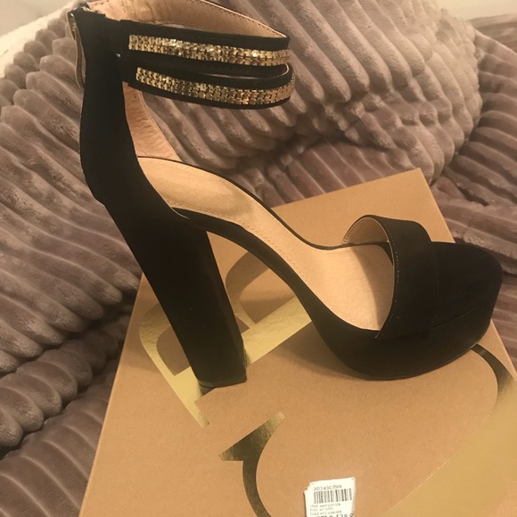 Black platform heels size 7 - Picture 4 of 8